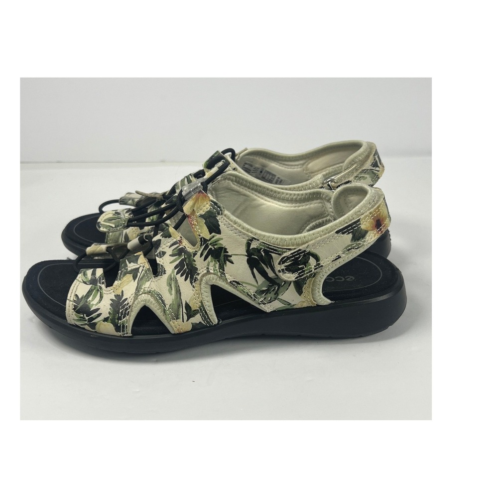 Ecco Soft 5 Sandal In White Flower Print Size 38 US 7 N Narrow